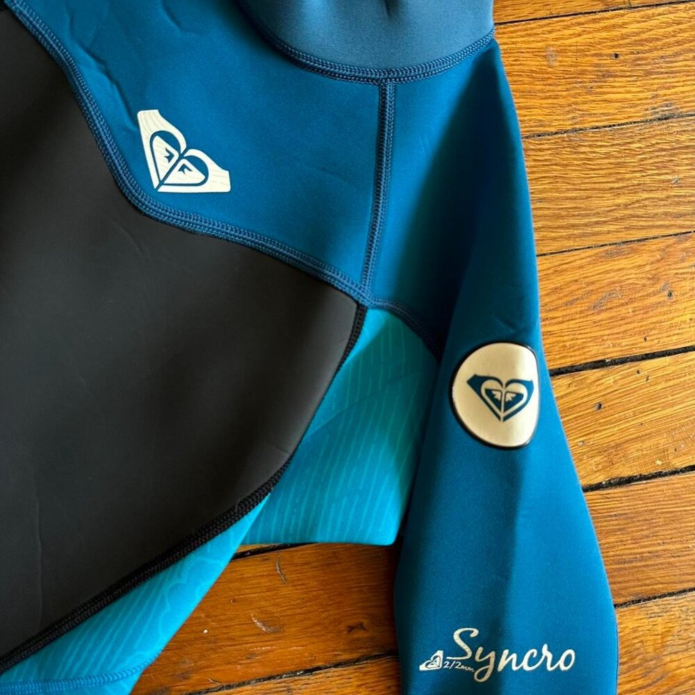 Roxy Syncro 2MM SA218WF Women Blue Black Short Sleeve Short Leg Wetsuit Size 6 - Picture 4 of 7